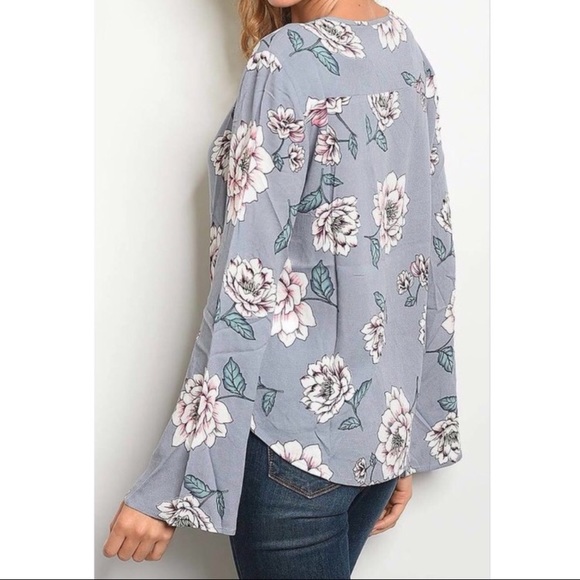 HOST PICK ⭐️ Gray Floral Crisscross Top - Picture 2 of 2